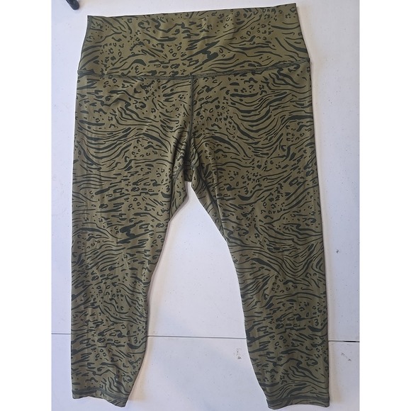 Athleta Pants - Athleta Tights Transcend 7/8 Length Sz XL Green Animal Print Disney Bounding